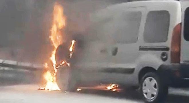 Hafif ticari araç alev alev yandı