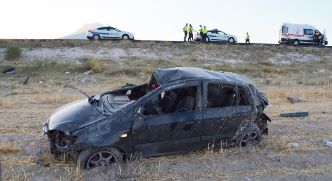 Hafif ticari araç otomobile arkadan çarptı: 2 ölü, 7 yaralı