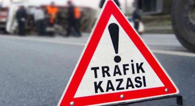 Hafif ticari araç takla attı: 1 ölü, 1 yaralı