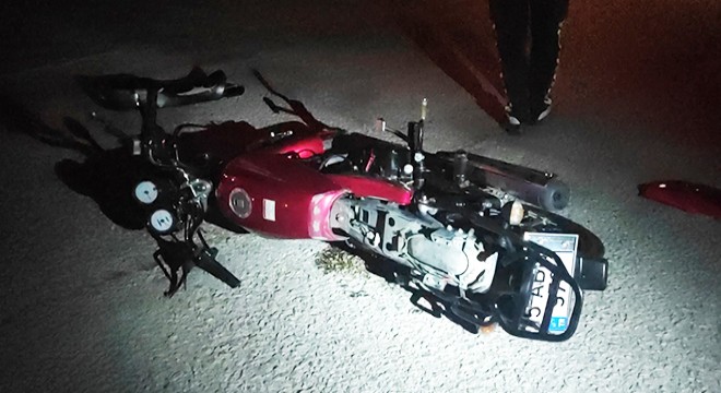 Hafif ticari araçla çarpışan motosikletli yaralandı