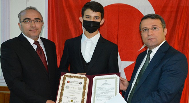Hafızlar belge aldı