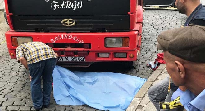 Hafriyat kamyonunun çarptığı kadın, hayatını kaybetti