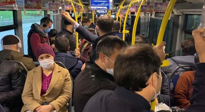 Haftanın ilk iş gününde metrobüste yoğunluk