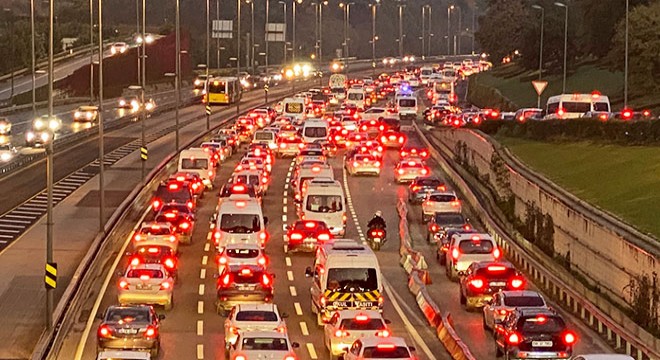 Haftanın ilk iş gününde trafik yoğunluğu oluştu