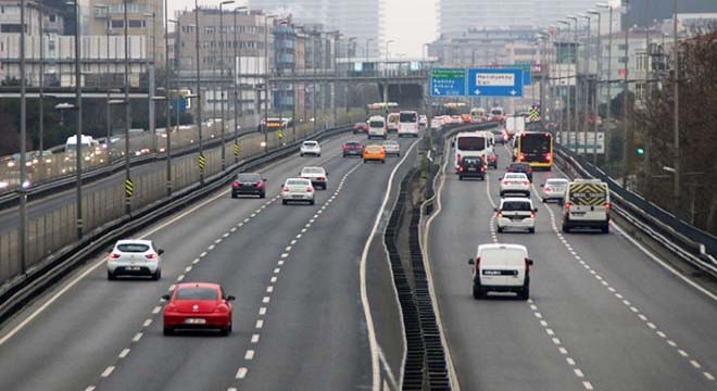 Haftanın ilk iş gününde trafik yoğunluğu yüzde 13