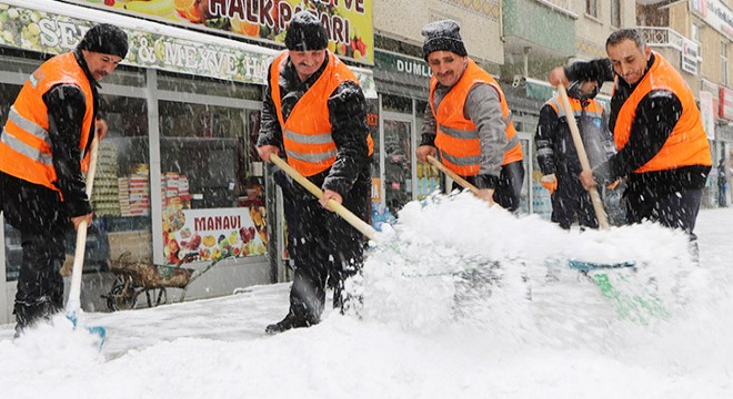Hakkari'de 28 köy ve 97 mezra yolu ulaşıma kapandı