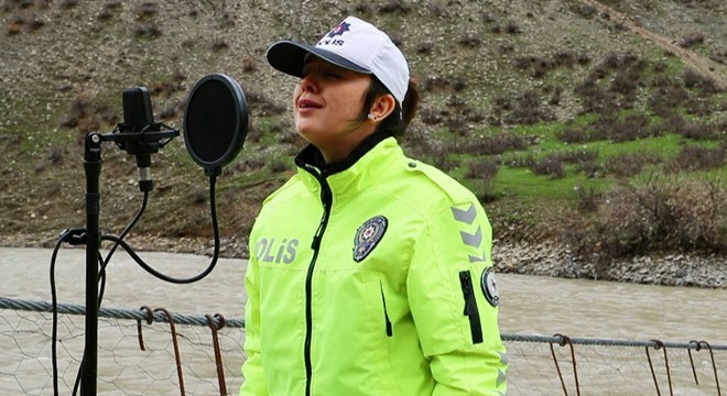 Hakkari polisinden 'Uzun İnce Bir Yoldayım' klibi