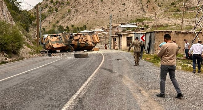 Hakkari- Van yolunda askeri araç devrildi: 3 yaralı