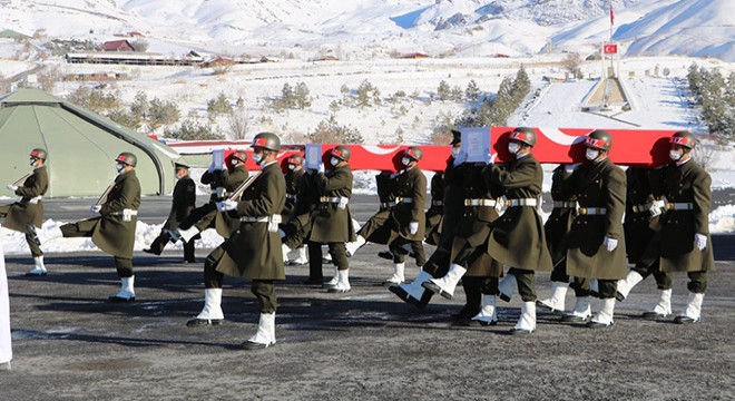 Hakkari de 3 şehit için askeri tören