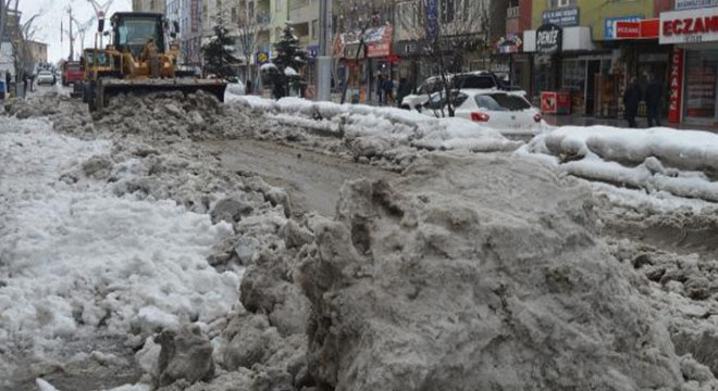 Hakkari de 75 köy ve 111 mezra yolu kardan kapandı