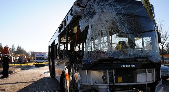 Halk otobüsü TIR'a çarptı: 1 ölü, 20 yaralı
