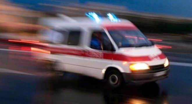 Halk otobüsü çarpan genç yaşamını yitirdi