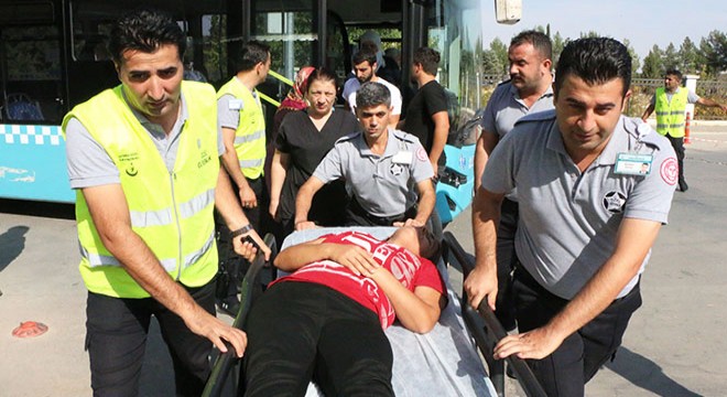 Halk otobüsü şoförü, rahatsızlanan yolcuyu hastaneye götürdü