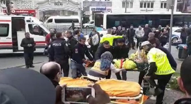 Halk otobüsü yayalara çarptı; çok sayıda yaralı var