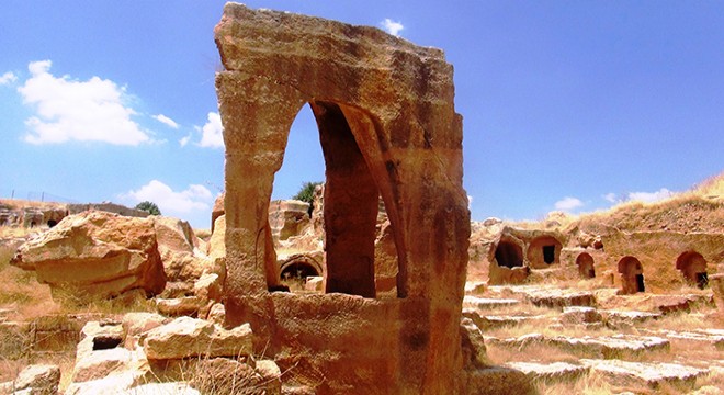 Halka açık sergilenen 1500 yıllık toplu mezarlık