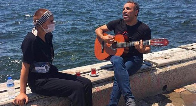 Haluk Levent, tedavi gören genç kız için şarkı söyledi