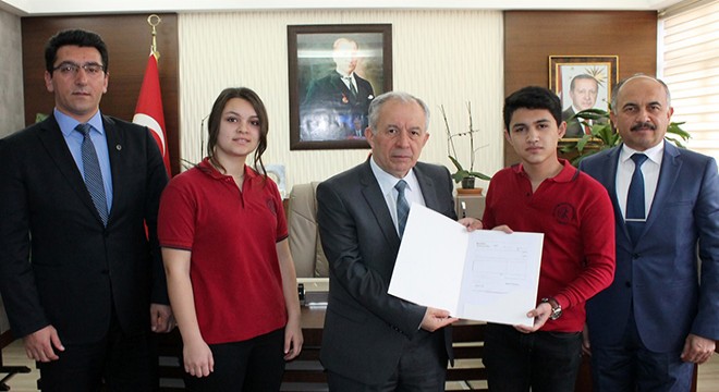 Harçlıklarından biriktirdiklerini TSKGV'ye bağışladılar
