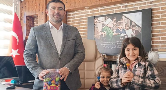 Harçlıklarını depremzede çocuklara bağışladılar