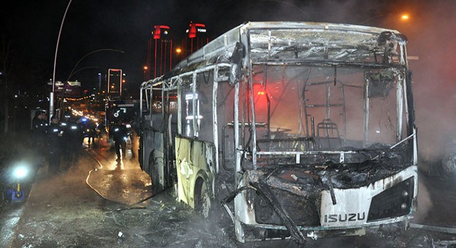 Hareket halindeki halk otobüs alev alev yandı
