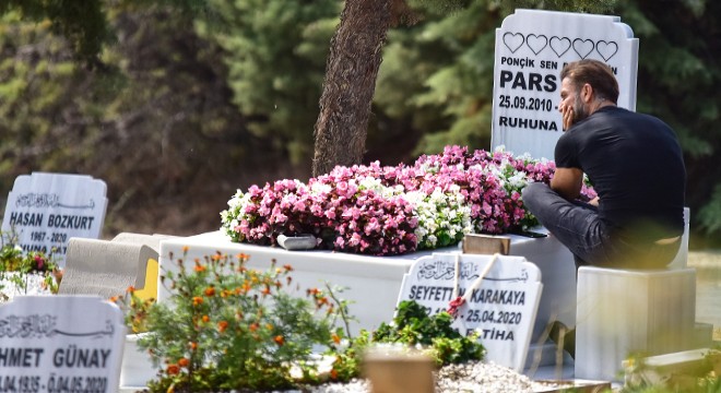 Harun Tan, oğlu Pars'ın doğum gününde mezarını ziyaret etti