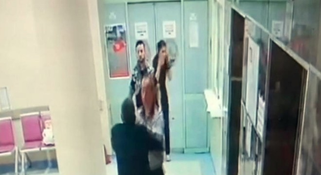 Hasta yakını, annesinin ölüm haberini veren doktoru yumrukladı