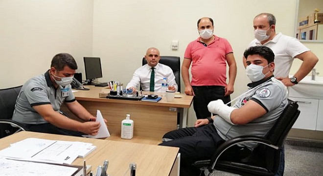 Hasta yakınları güvenlik görevlilerine saldırdı