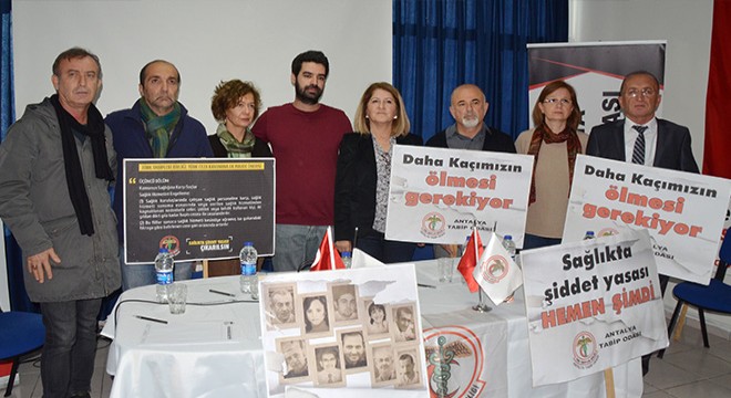 Hasta yakınları yoğun bakımda doktor ve 3 hemşireyi dövdü