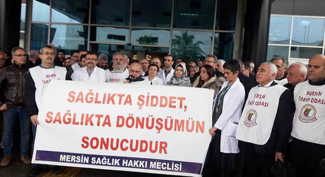 Hastalarına öncelik verilmeyince muayene odasını dağıttılar