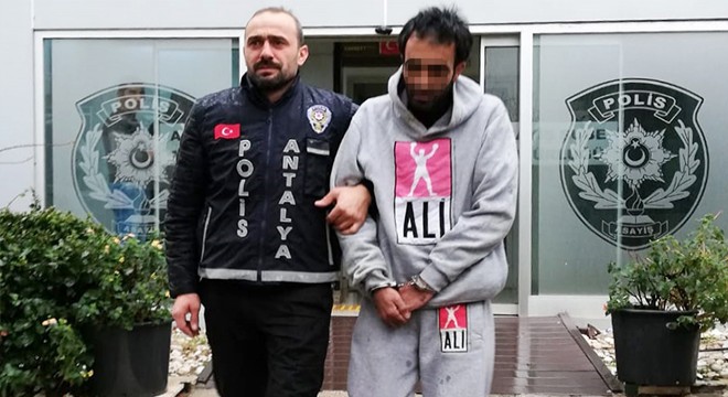 Hastane tuvaletinden musluk çalarken yakalandı