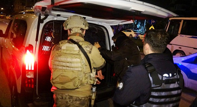Hastaneden randevu alamadığını iddia edip, rastgele ateş açtı