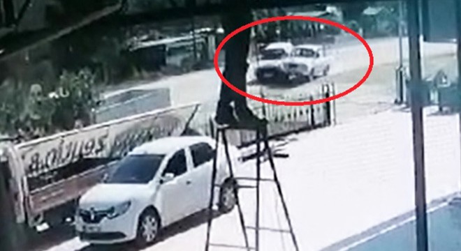 Hatalı dönüş nedeniyle meydana gelen kaza kamerada