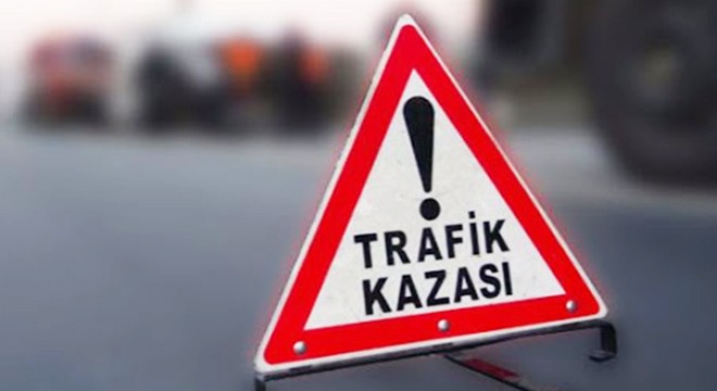 Hatalı sollama zincirleme kazaya neden oldu