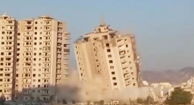 Hatay'da 16 katlı rezidans dinamitle yıkıldı