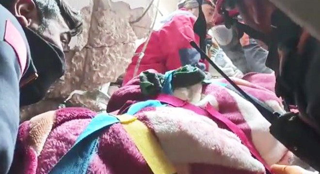 Hatay'da 173 saat sonra enkazdan sağ çıkarıldı