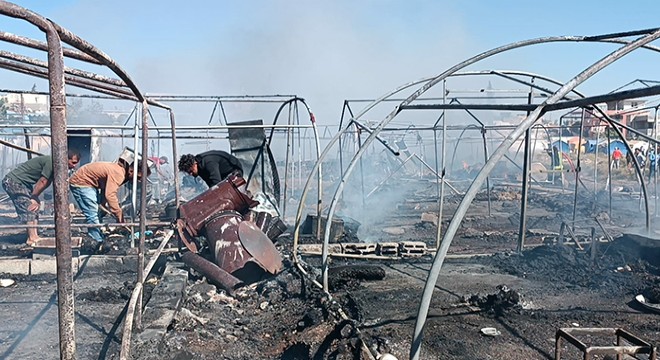 Hatay'da çadırkentte yangın; 50 çadır yandı