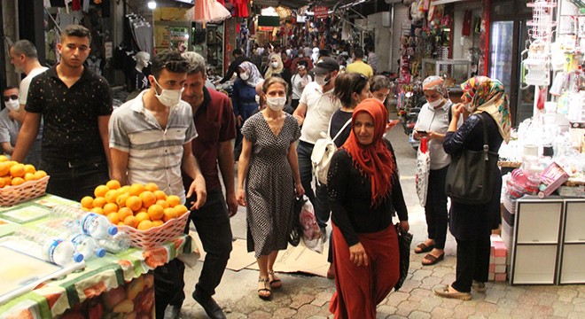 Hatay'da kısıtlama öncesi tarihi çarşı hareketlendi
