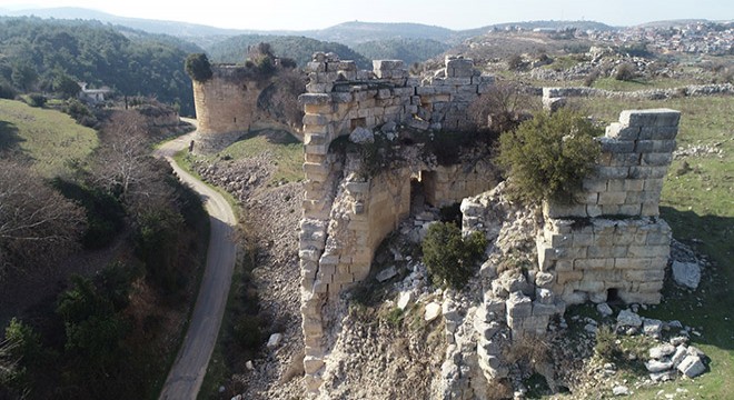 Hatay'daki Koz Kalesi de depremlerde hasar gördü