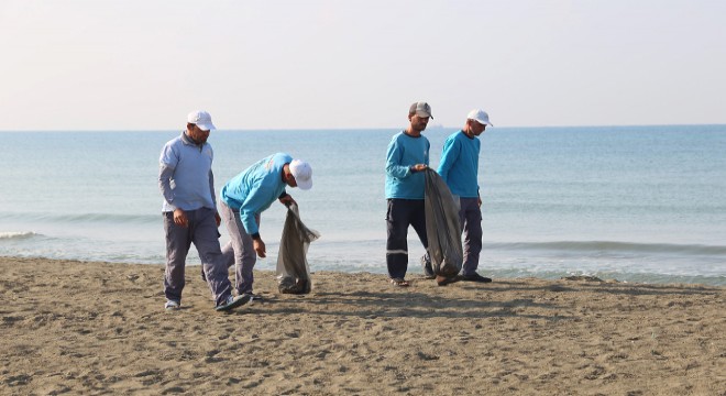 Hatay sahilleri 900 ton atığa veda etti