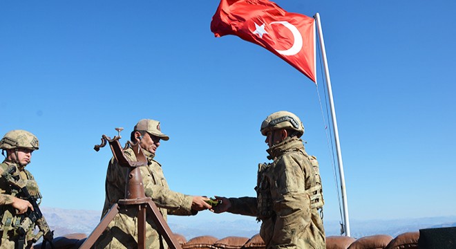 Hatice annenin ördüğü yün çoraplar Mehmetçiğe ulaştı