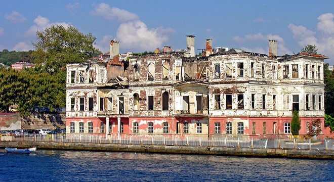 Hatice ve Fehime Sultan yalıları hazineye devredildi