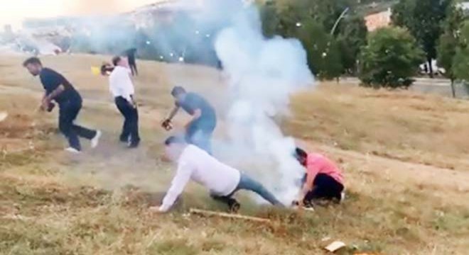 Havai fişekler düğünde davetliler arasında patladı