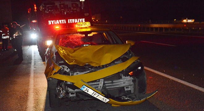 Havalimanı yolunda ineğe çarptı