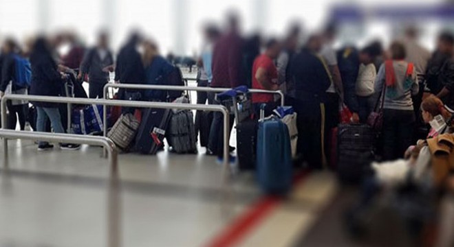 Havalimanında yolcunun çantasından uyuşturucu çıktı