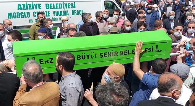 Havlayan köpeğe bakmak isteyince otomobil çarptı ve öldü
