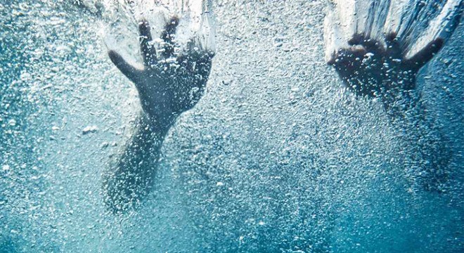 Havuza düşen çocuk boğulmaktan kurtarıldı