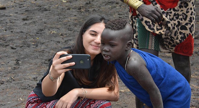 Hayalinin peşinden gitti, Nepal de öğretmenlik yaptı