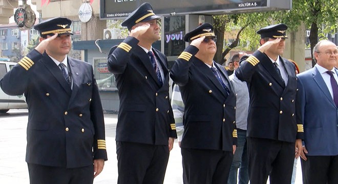 Hayatını kaybeden pilotlar anıldı