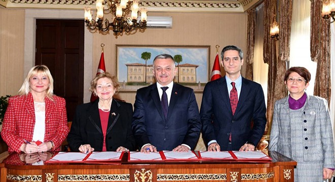 Hayırsever anne-kızdan Kepez'e 112 istasyonu