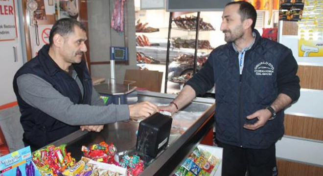 Hayırsever, marketin veresiye defterini satın aldı