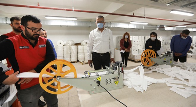 Hayırsever vatandaş maske üretim makinesi hediye etti
